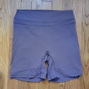 TomTiger Yoga Shorts in Black Plum